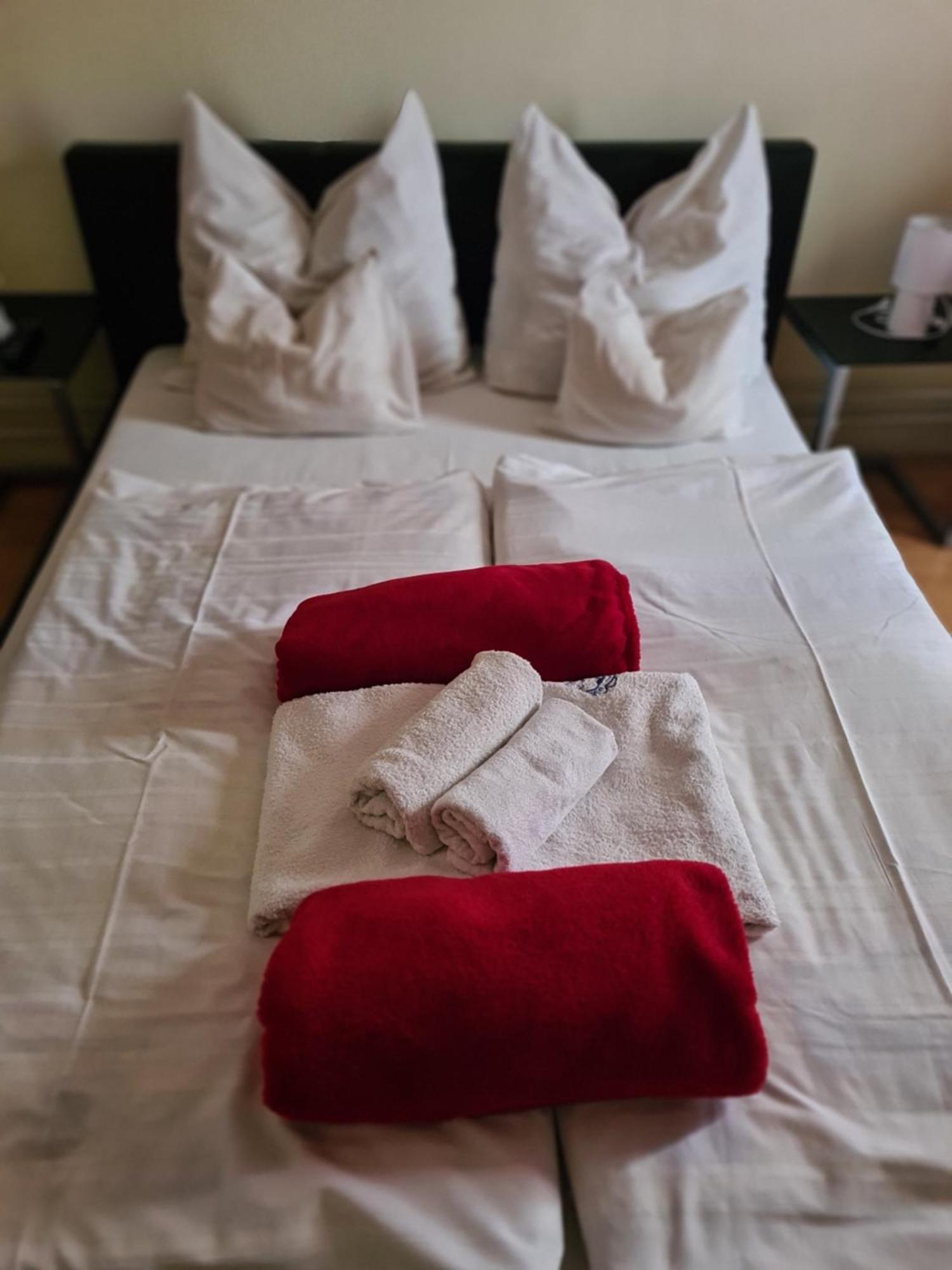 Hotel Oroszlan Szigetvár Eksteriør bilde
